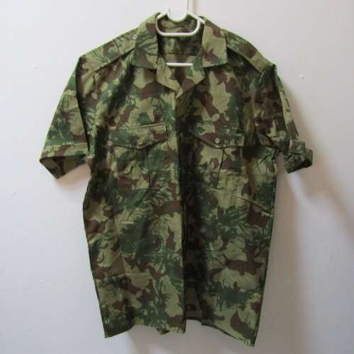 Koevoet Camo short sleeve shirt - size Large