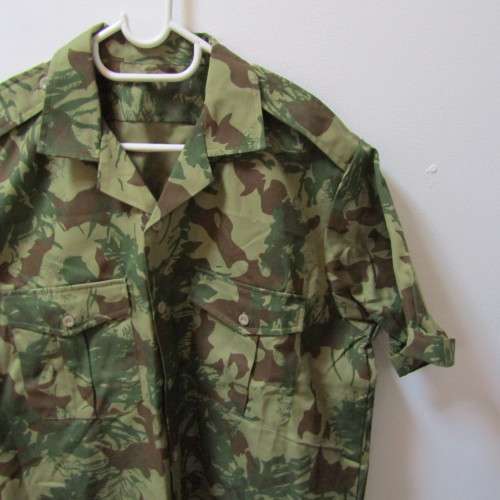 Koevoet Camo short sleeve shirt - size Large