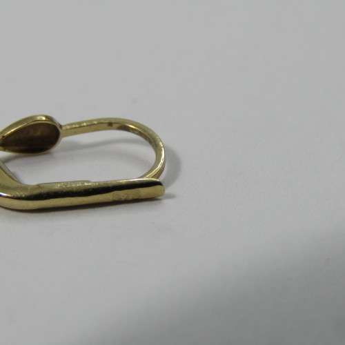 Pair of 9kt white & yellow Gold earrings - weighs 1,3g