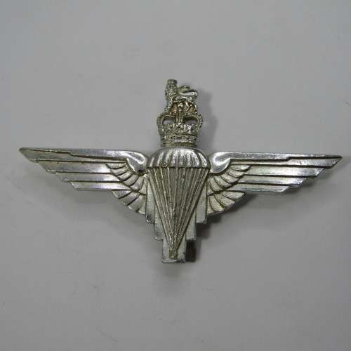 British Paratrooper cap badge