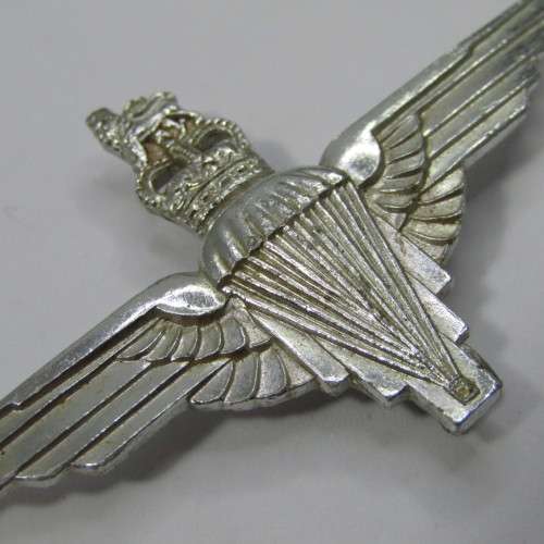 British Paratrooper cap badge