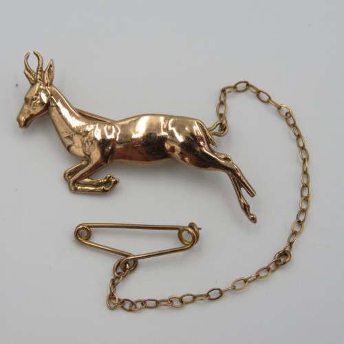 9kt Gold Springbok brooch with safety chain - weighs 3.6 grams