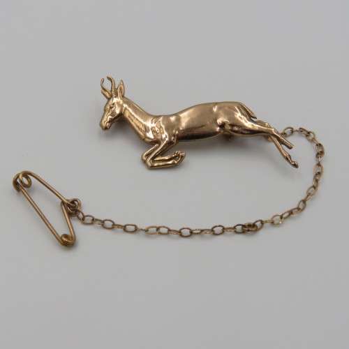 9kt Gold Springbok brooch with safety chain - weighs 3.6 grams