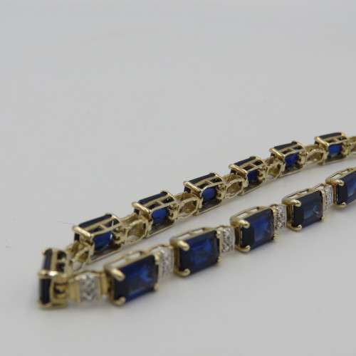 9kt bracelet with 10 diamonds and 16 rectangular blue sapphires ( not tested if natural)