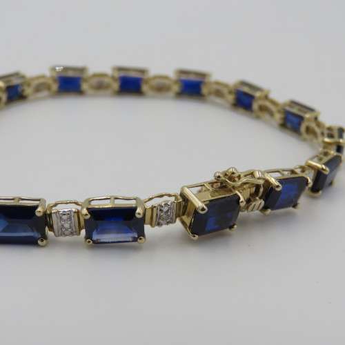 9kt bracelet with 10 diamonds and 16 rectangular blue sapphires ( not tested if natural)