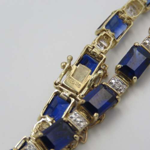 9kt bracelet with 10 diamonds and 16 rectangular blue sapphires ( not tested if natural)