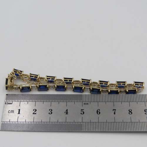 9kt bracelet with 10 diamonds and 16 rectangular blue sapphires ( not tested if natural)