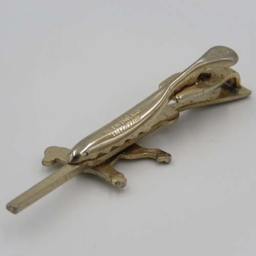 Hunting tie pin with Rifle and dog