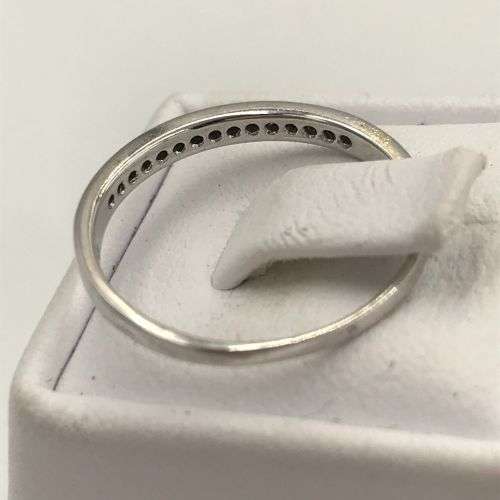 9 kt White gold wedding band ring with 15 small diamonds - weight 1,3 - size M 1/2