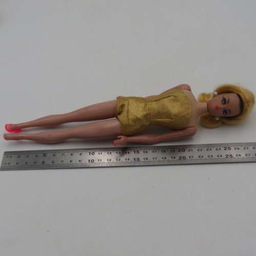 1963 Midge ( Barbie) head with 3 wigs - Hong Kong made body