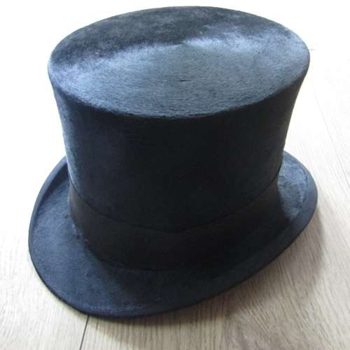 Henry Heath Fir Top Hat - Victorian Era Beautiful condition Leather case with damaged lid