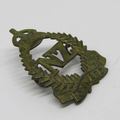 WW2 New zealand Onward badge with lugs