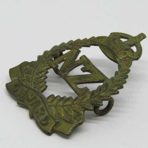 WW2 New zealand Onward badge with lugs