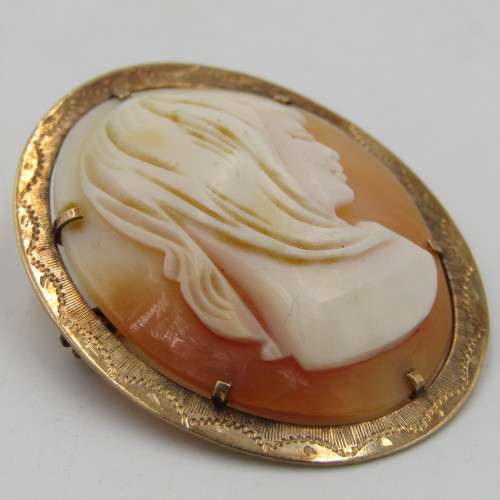 Unusual vintage cameo set in 9kt gold - hallmarked 7,5 weight
