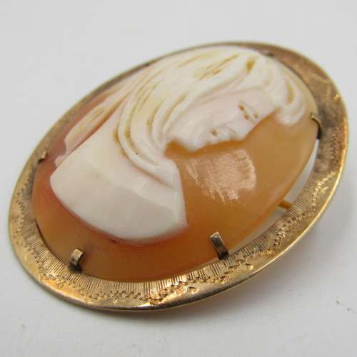 Unusual vintage cameo set in 9kt gold - hallmarked 7,5 weight