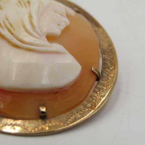 Unusual vintage cameo set in 9kt gold - hallmarked 7,5 weight