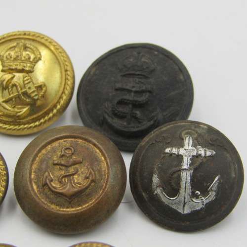 Mixed lot of 12 SA Navy buttons