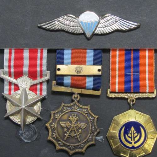 SADF Border War Medal and badges display of Paratrooper Van der Merwe