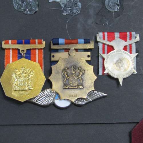 SADF Border War Medal and badges display of Paratrooper Van der Merwe