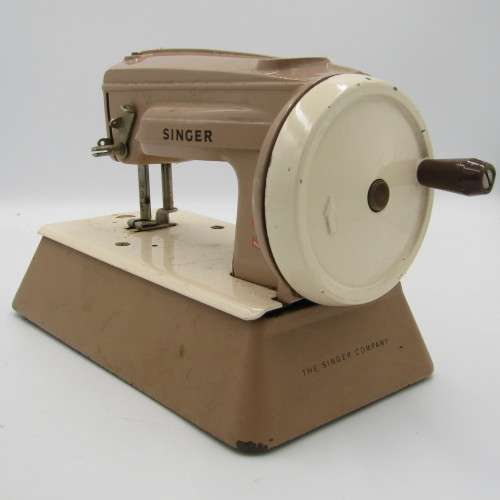 Vintage Singer Sewhandy child`s sewing machine