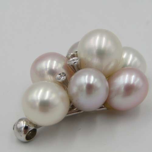 14kt White gold pendant with 7 pearls and 3 small diamonds - weight 6,3g