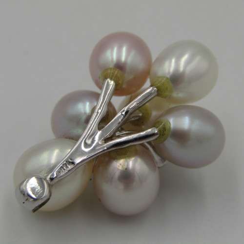 14kt White gold pendant with 7 pearls and 3 small diamonds - weight 6,3g