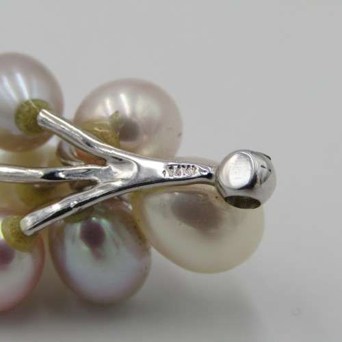 14kt White gold pendant with 7 pearls and 3 small diamonds - weight 6,3g