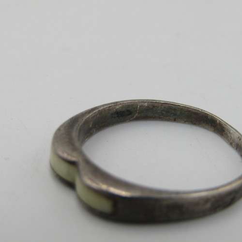Vintage sterling silver ring with inlay - weighs 2,0g - size M