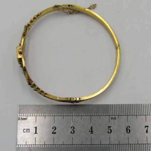 Antique 15kt gold bangle with 0,10ct diamond and two rubies - weighs 7,5 grams - circumference 17 cm