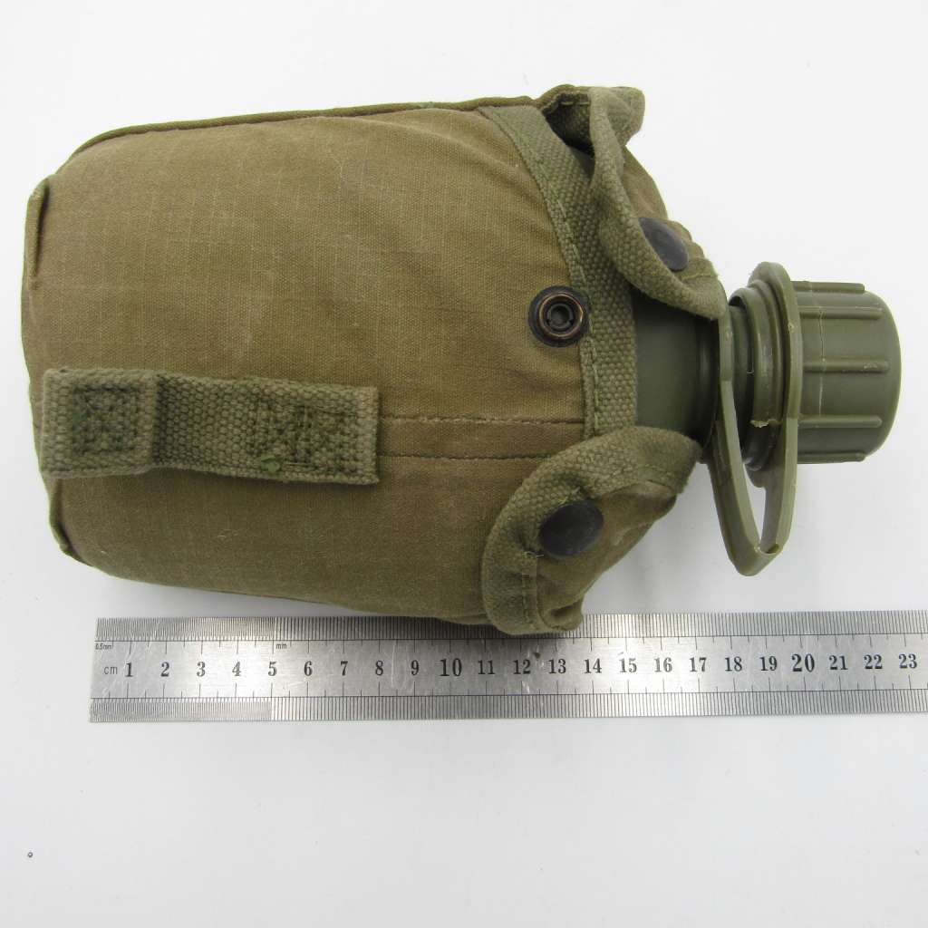 SADF Water bottle with lid in pouch