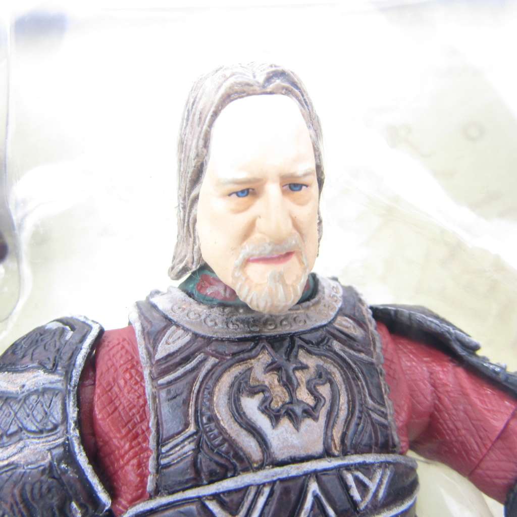 Lord of the Rings The two towers King Theoden in Armor figurine