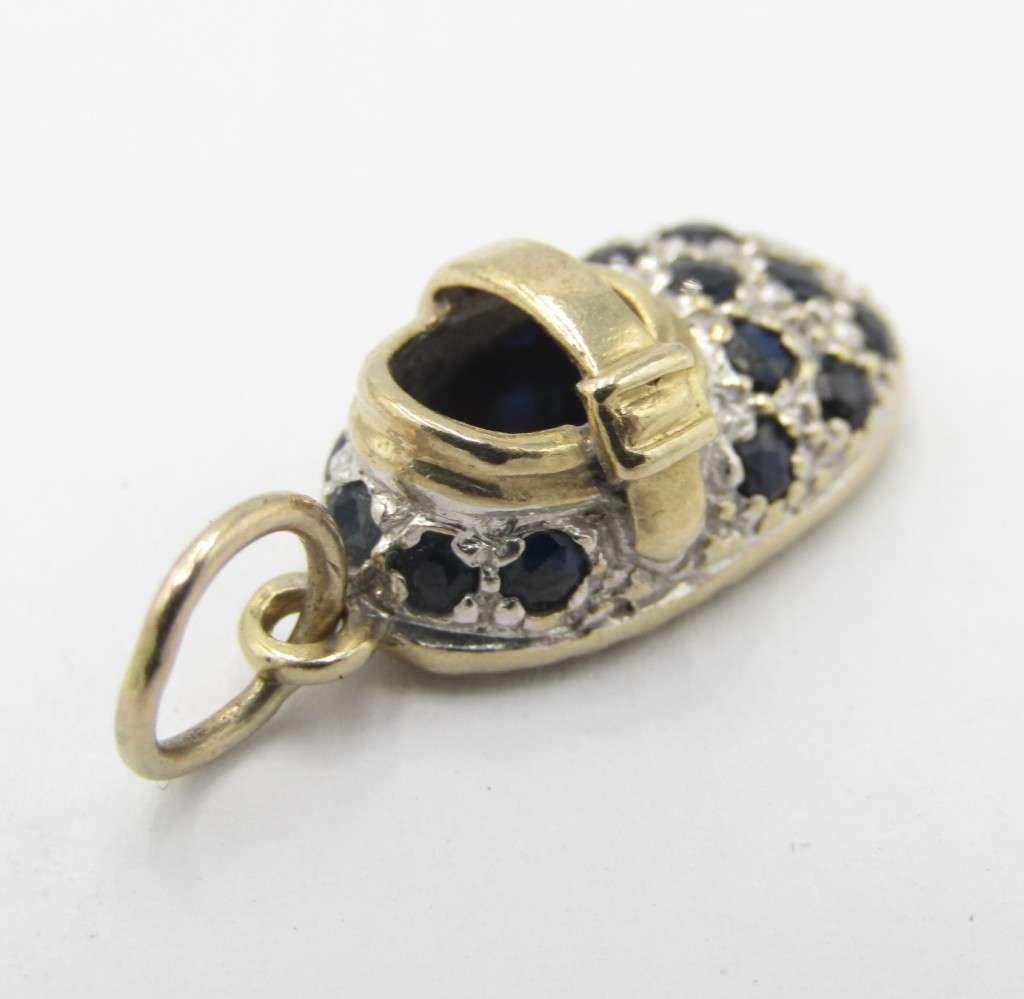 Vintage 9kt Gold baby shoe charm with sapphires - weighs 1,9 grams