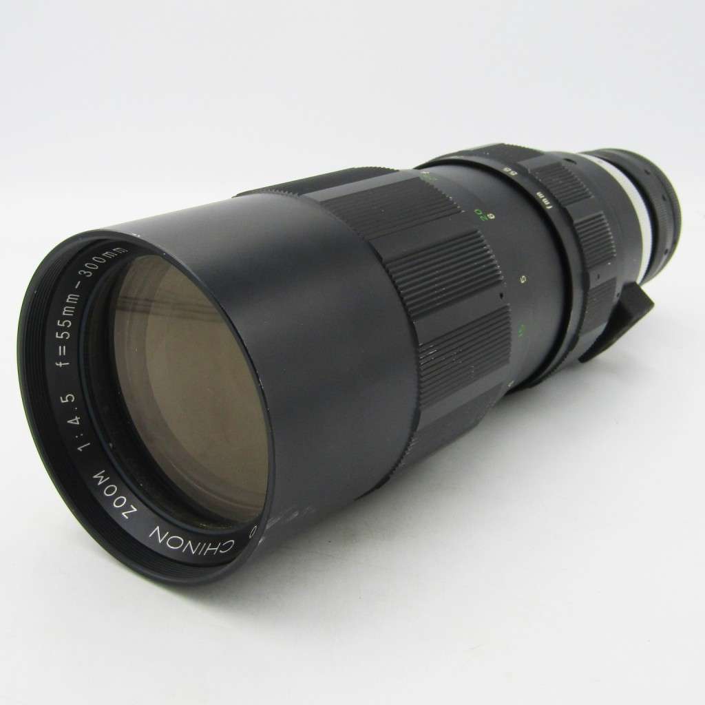 Chinon 1 : 4.5 Zoom lens 55 mm - 300 mm with screw mount - lens a little bit dusty