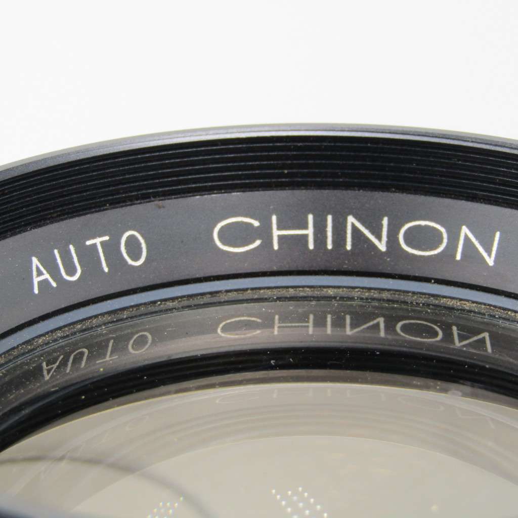 Chinon 1 : 4.5 Zoom lens 55 mm - 300 mm with screw mount - lens a little bit dusty