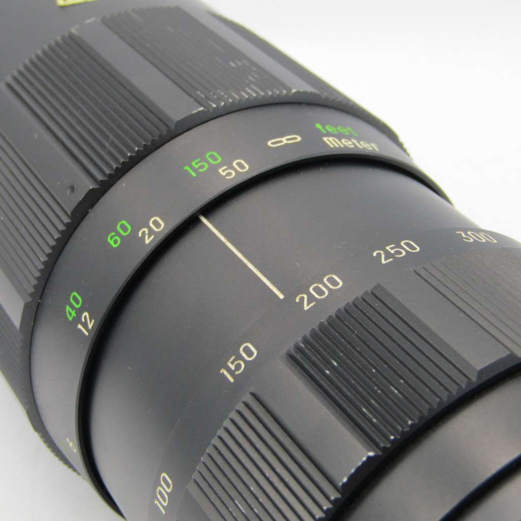 Chinon 1 : 4.5 Zoom lens 55 mm - 300 mm with screw mount - lens a little bit dusty