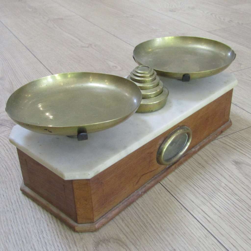 Antique Avery Apothecary balancing scale with weights