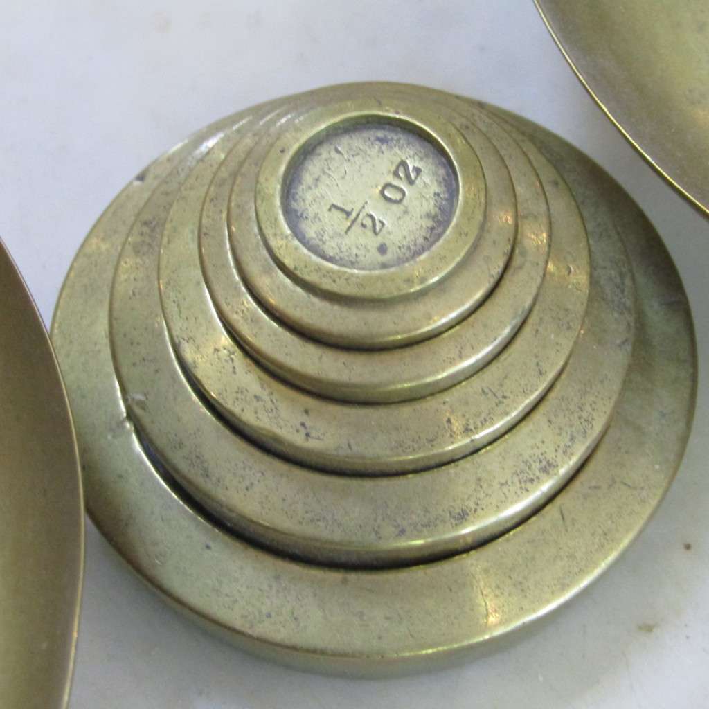 Antique Avery Apothecary balancing scale with weights