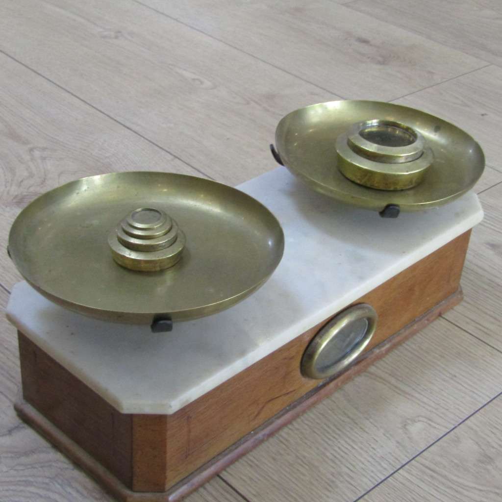 Antique Avery Apothecary balancing scale with weights