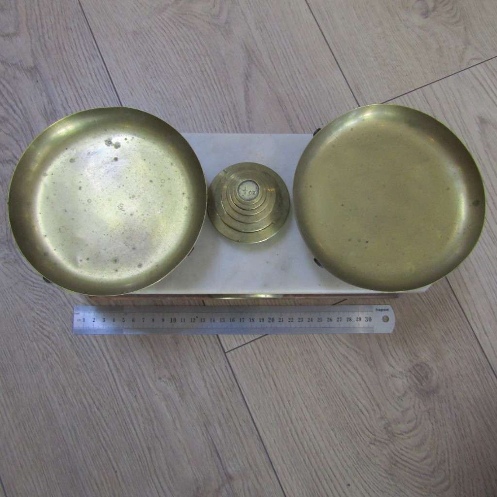 Antique Avery Apothecary balancing scale with weights