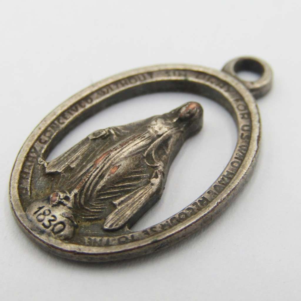Italian Pray for US catholic pendant with date 1830