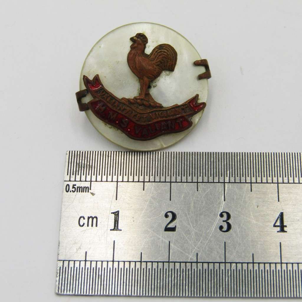 Ships crew badge HMS Valiant - Served in WW1 & WW2