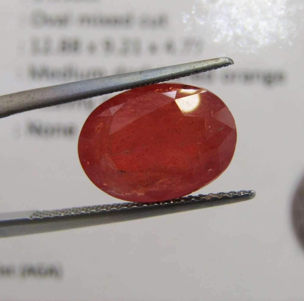 Natural Sapphire of 5,59 carat - oval mixed cut medium dark toned orange with Gemlab certificate