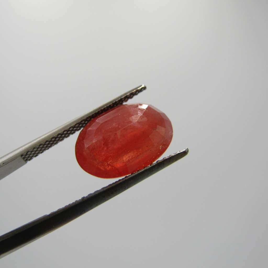 Natural Sapphire of 5,59 carat - oval mixed cut medium dark toned orange with Gemlab certificate