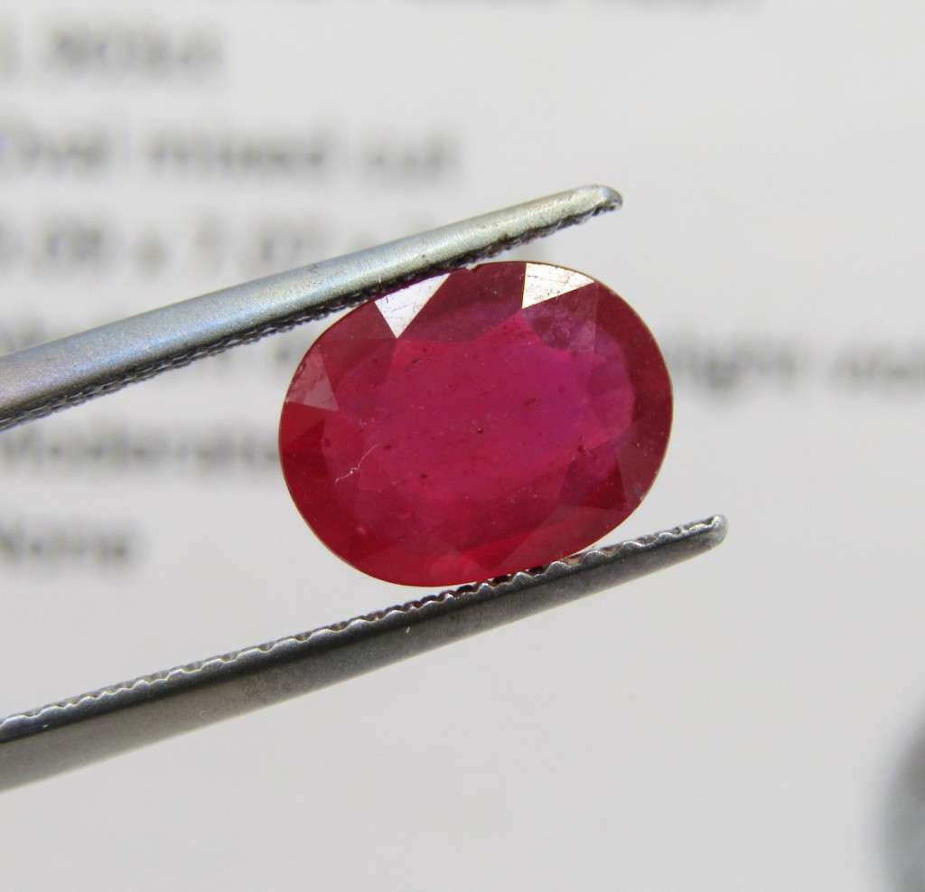 Fracture-filled Ruby of 1,9 carat oval mixed cut slight violet red with Gemlab certificate