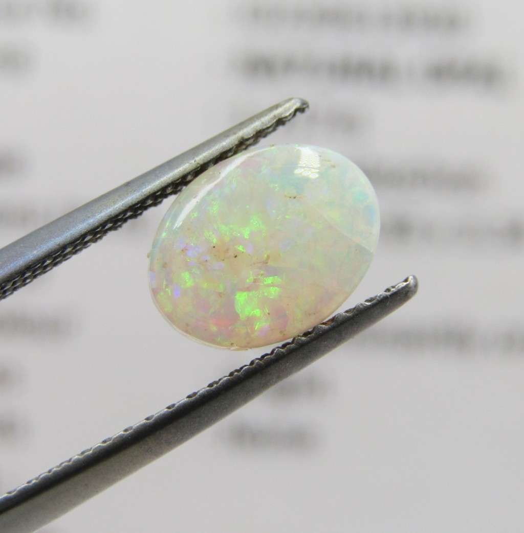 Beautiful orange & green flashes Opal of 1,21 carat - Oval Cabochon white opal