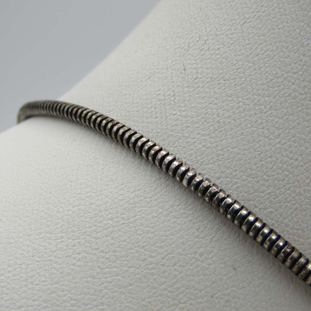 Beautifuly detailed necklace with purple stones - Length 34 cm