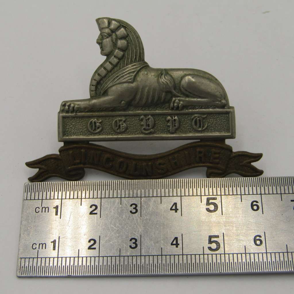 Royal Army Lincolnshire regiment cap badge