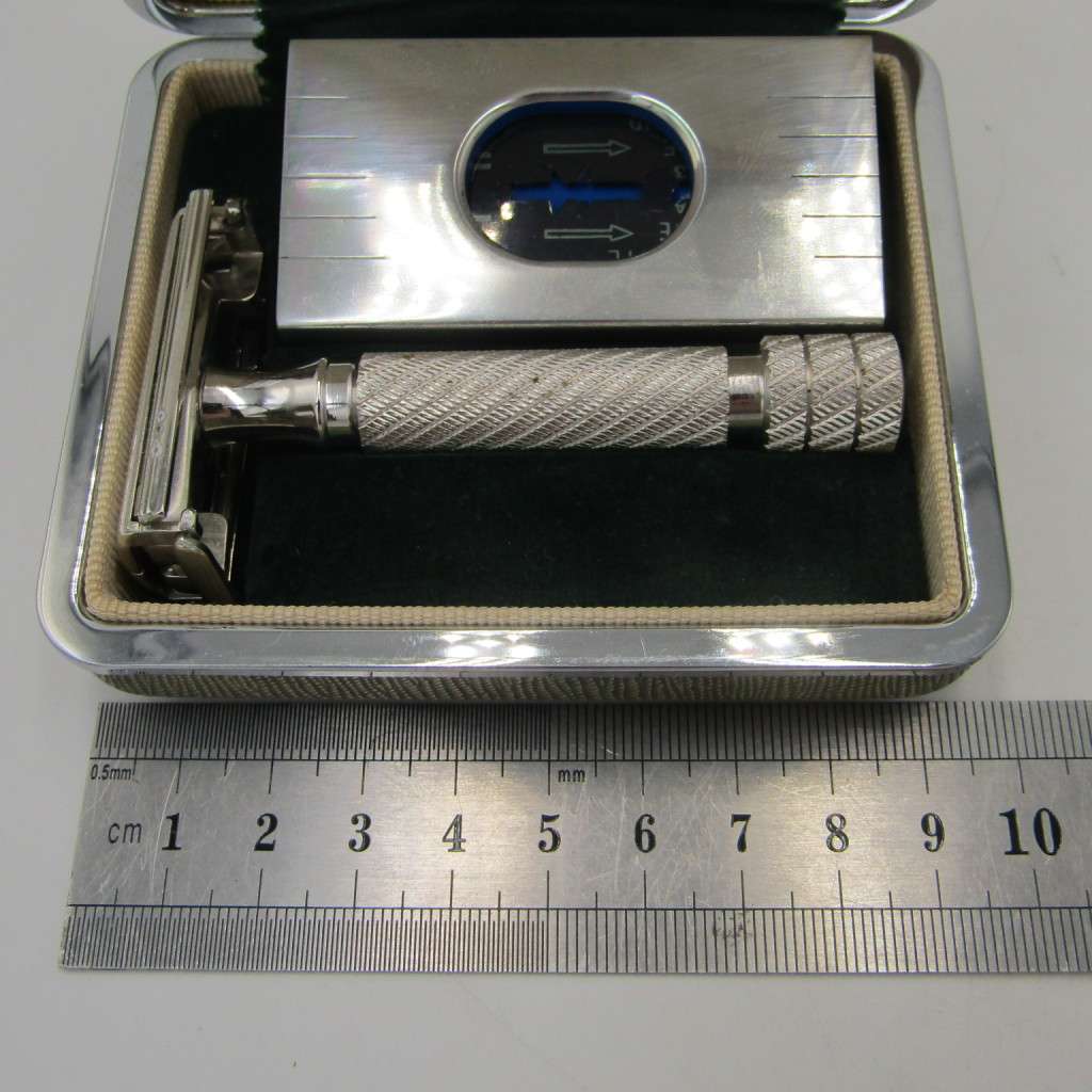 Vintage Gillette Aristocrat one piece razor - excellent condition