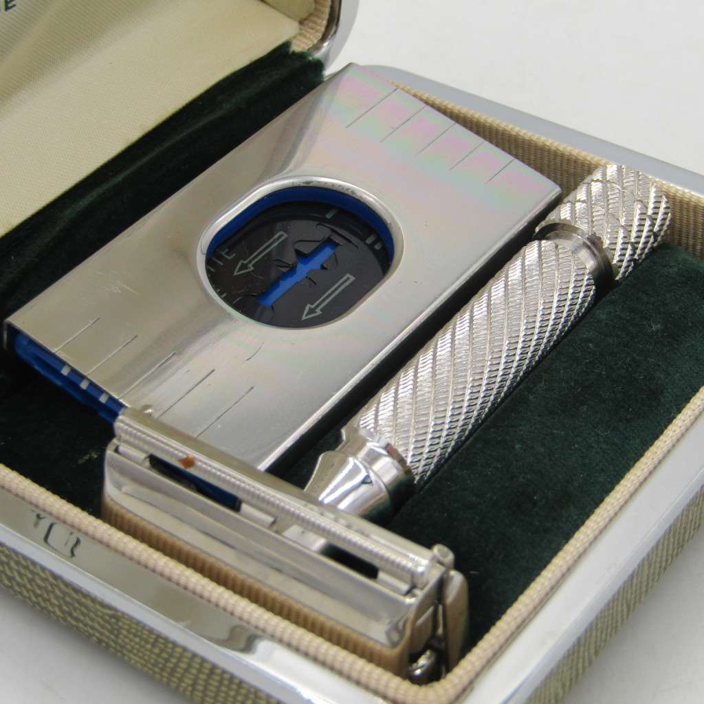 Vintage Gillette Aristocrat one piece razor - excellent condition