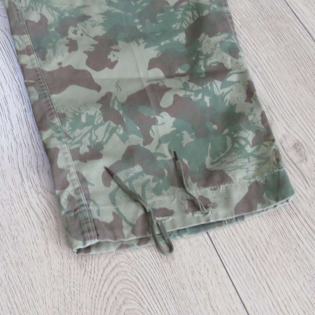 Old koevoet Camo pattern task Force combat trousers - size 46